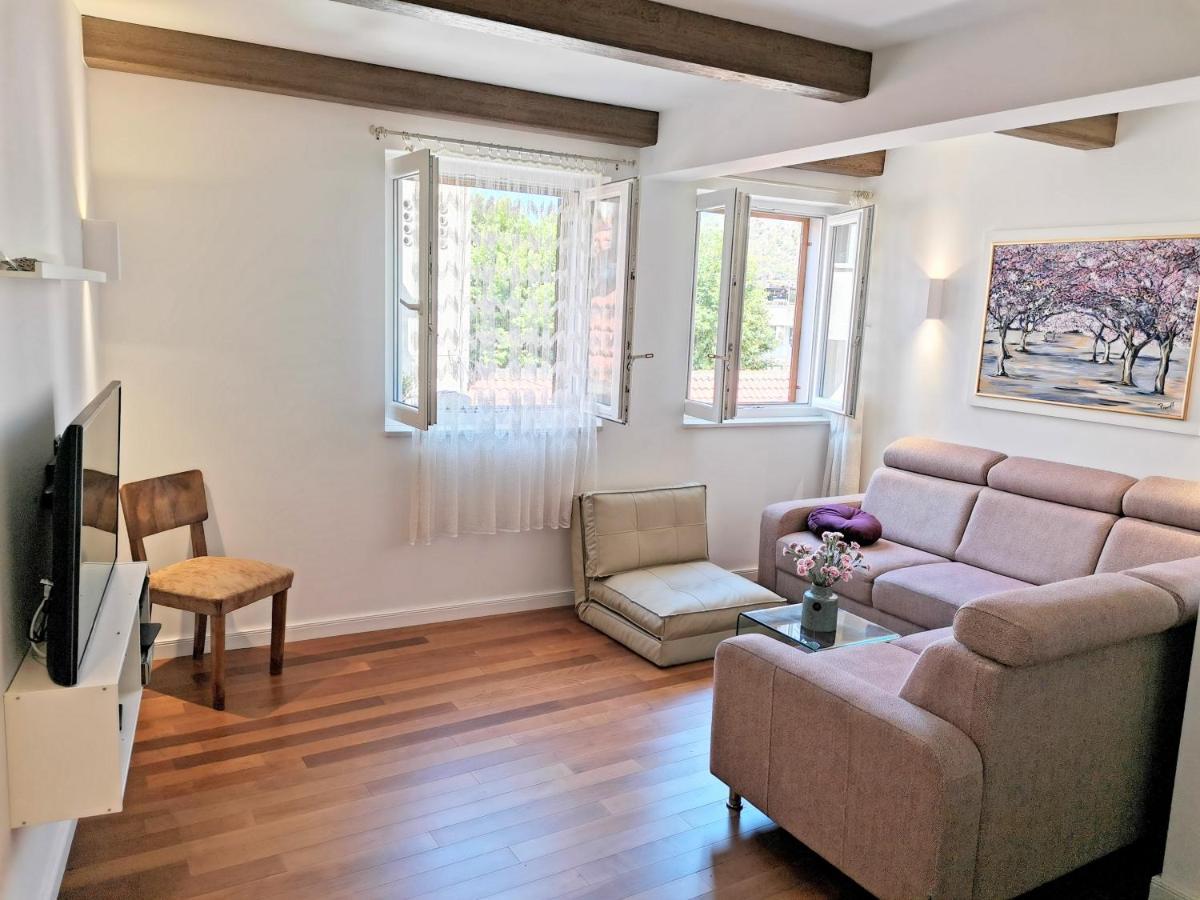 Apartman R.R. Omiš Buitenkant foto