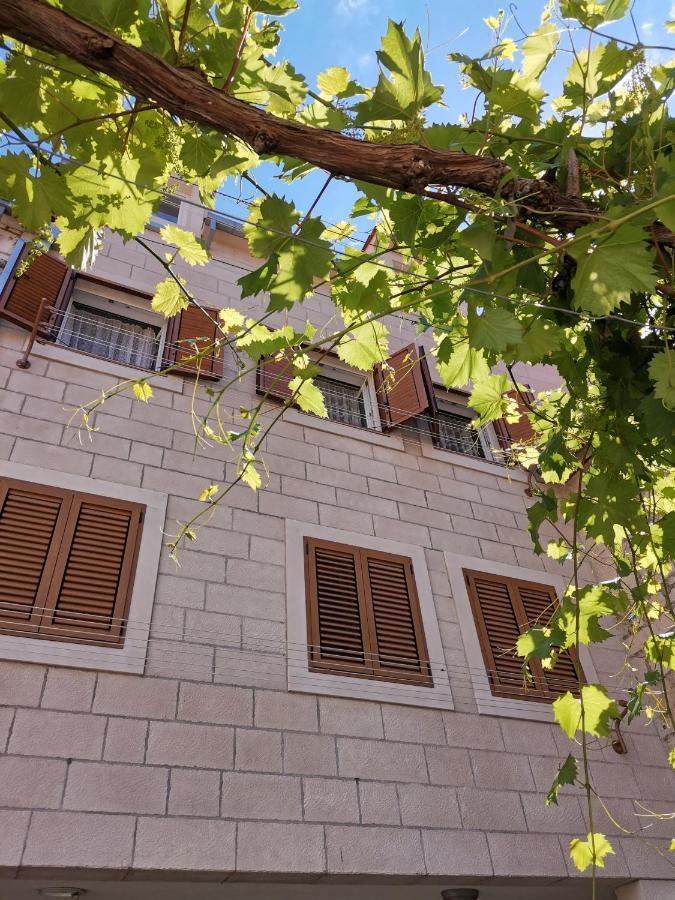 Apartman R.R. Omiš Buitenkant foto