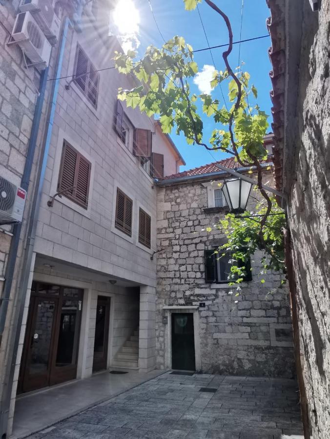 Apartman R.R. Omiš Buitenkant foto
